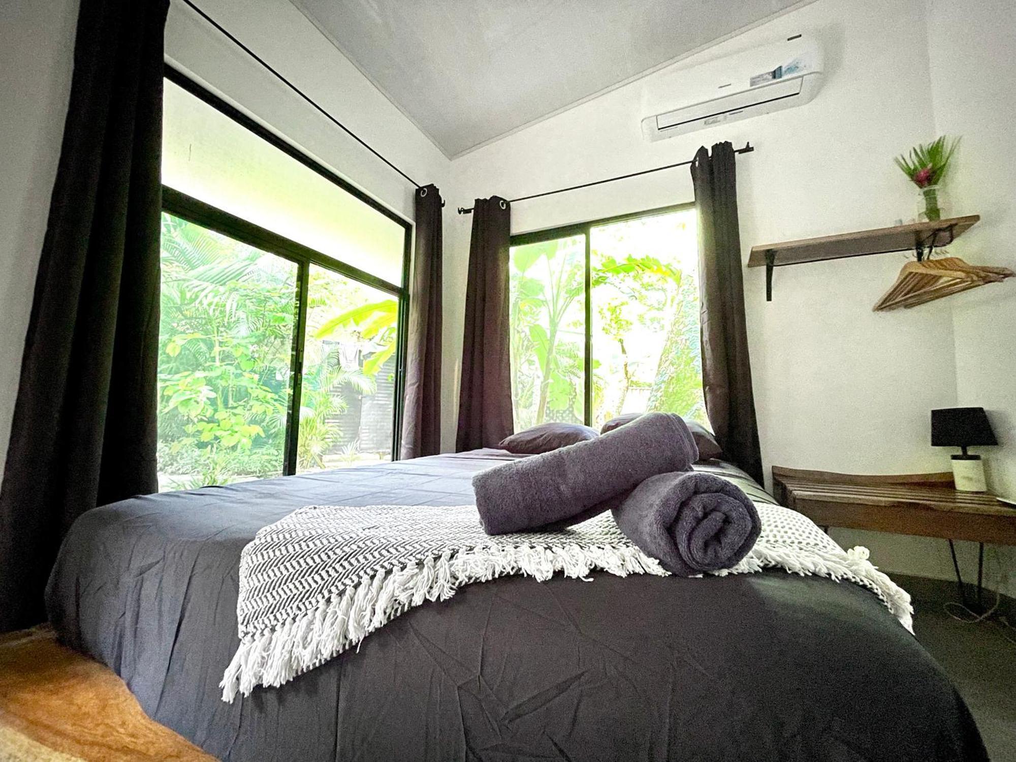 Casa Eden - Modern Peaceful Jungle Apartments โกเกลส ภายนอก รูปภาพ